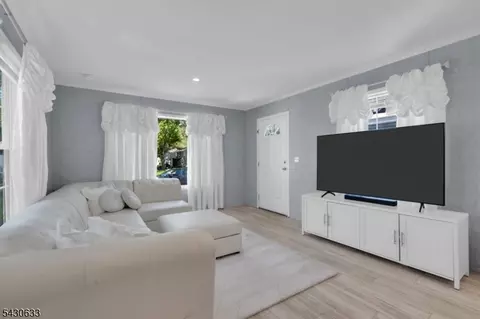 Living - 9 White Birch Park, Hampton, NJ 08827 photo 3 of 3