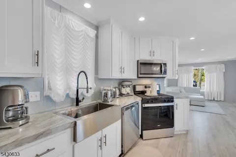 Kitchen - 9 White Birch Park, Hampton, NJ 08827 photo 1 of 1