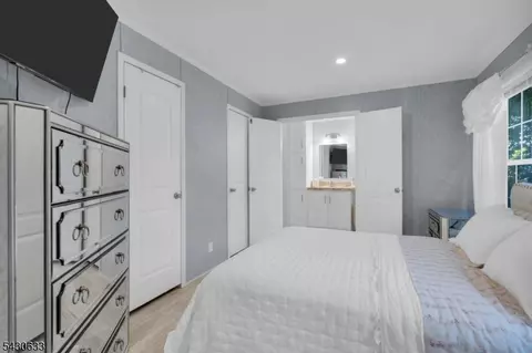 Bedroom - 9 White Birch Park, Hampton, NJ 08827 photo 1 of 4