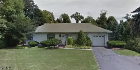 70 Hardwick Ln, Wayne, NJ 07470