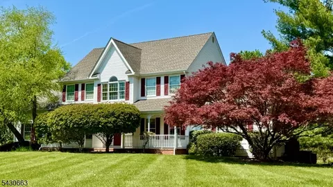 26 Poling Farm Ct, Belle Mead, NJ 08502