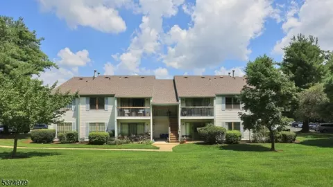 44 Crabapple Ln, Franklin Park, NJ 08823