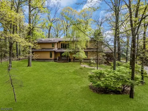 14 Beaver Brook Dr, Long Valley, NJ 07853