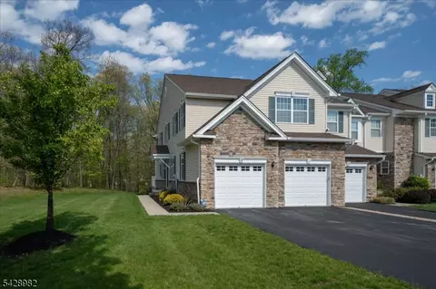 13 Julia Pl, Budd Lake, NJ 07828