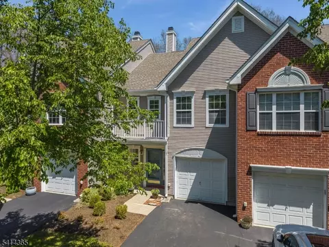 903 Springhouse Dr, Whitehouse Station, NJ 08889