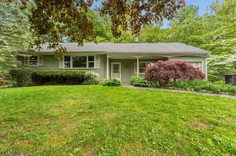 19 Hillside Dr, Clinton, NJ 08809