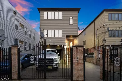 595 N 5th St, Newark, NJ 07107