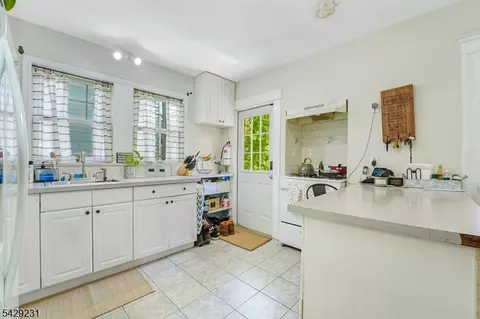 Kitchen - 718 Springfield Ave, Summit, NJ 07901 photo 3 of 4