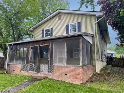 89 W Warren St, Washington, NJ 07882