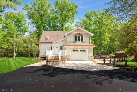 34 Miller Rd, Cranbury, NJ 08512