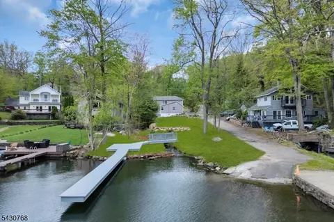 385 Maxim Dr, Byram Township, NJ 07821