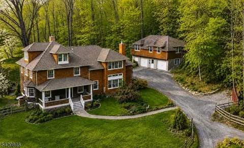 12 Cold Springs Rd, Tewksbury Twp, NJ 07830