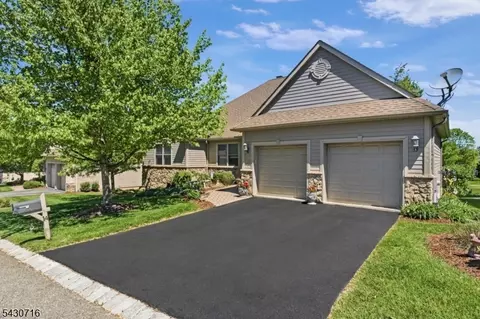 14 Wentworth Ct, Hamburg, NJ 07419
