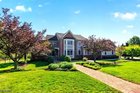 8 Morningside Ct, Flemington, NJ 08822