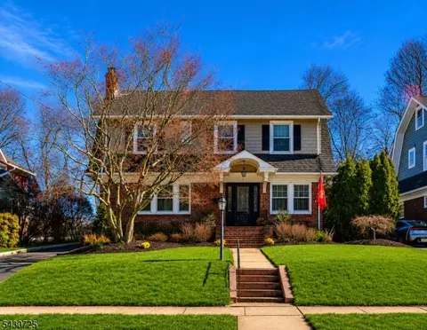 7 Wayland Dr, Verona, NJ 07044