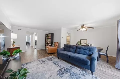 825 Riverside Ave #203, Lyndhurst, NJ 07071