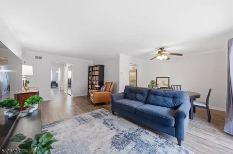 825 Riverside Ave #203, Lyndhurst, NJ 07071