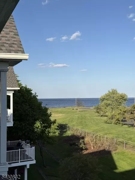 68 S Shore Dr, South Amboy, NJ 08879