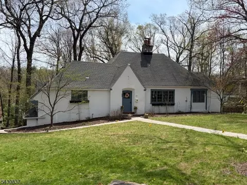 33 Rensselaer Rd, Essex Fells, NJ 07021