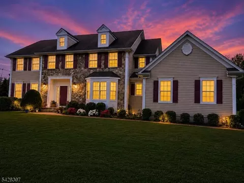 2 David Dr, Whippany, NJ 07981
