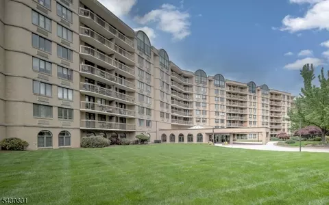 10 Smith Manor Blvd, West Orange, NJ 07052