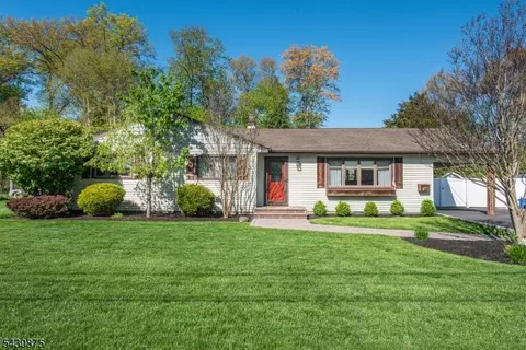 18 Evergreen Dr, Lincoln Park, NJ 07035