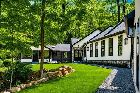 47 Glenside Trl, Sparta, NJ 07871