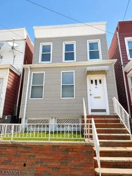 41 W 11th St, Bayonne, NJ 07002