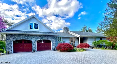 35 Ski Hill Dr, Bedminster, NJ 07921