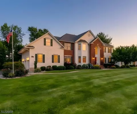 305 Charlton Ln, Branchburg, NJ 08853