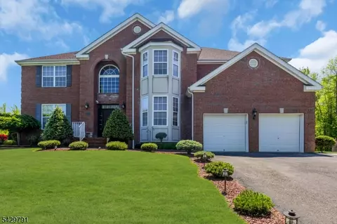 18 Gloria Ln, Monroe Township, NJ 08831