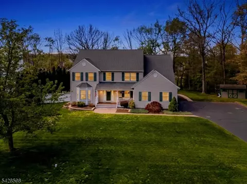14 Chelsea Dr, Oak Ridge, NJ 07438