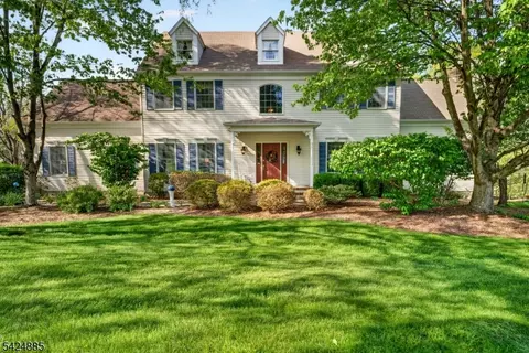 3 Indian Creek Rd, Pittstown, NJ 08867