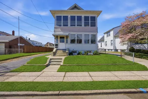 345 4th St, Saddle Brook, NJ 07663