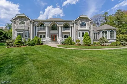 17 Constitution Ave, Succasunna, NJ 07876