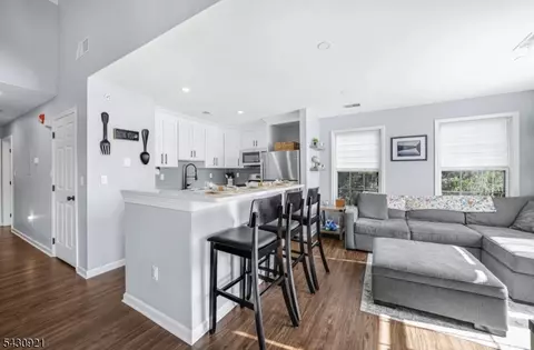 322 Cambridge Dr, Butler, NJ 07405