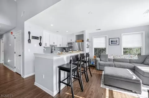 322 Cambridge Dr, Butler, NJ 07405