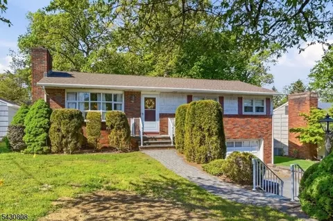 90 Mcnomee St, Oakland, NJ 07436