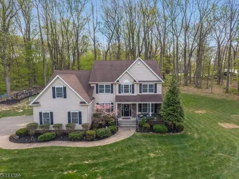 40 Quakertown Rd, Pittstown, NJ 08867