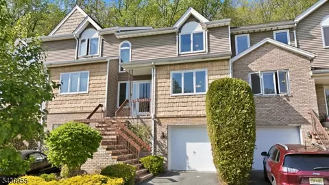 34 Edgefield Dr, Morris Plains, NJ 07950