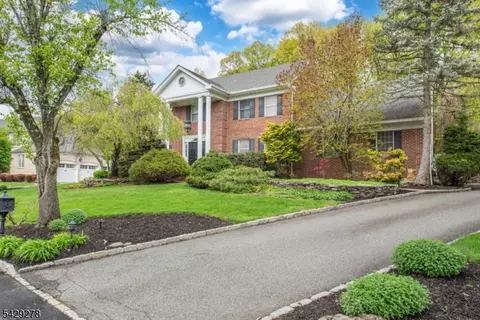 14 Fox Run, Caldwell, NJ 07006