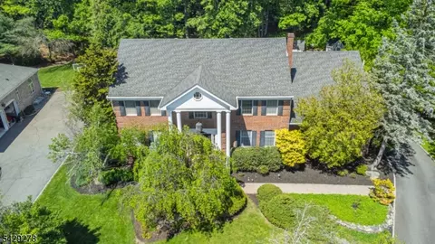 14 Fox Run, Caldwell, NJ 07006