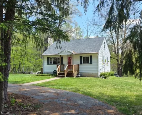179 Hoffman Rd, Port Murray, NJ 07865