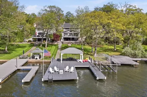 206 Long Pond Rd, Hewitt, NJ 07421