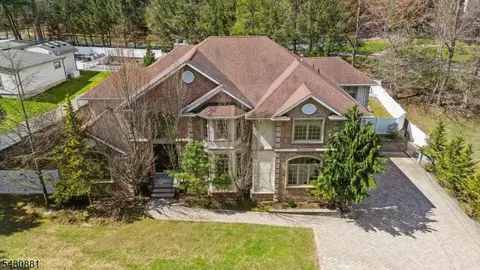 14 Oshaughnessy Ln, Closter, NJ 07624