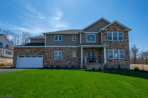 7 Emerald Dr, Hamburg, NJ 07419