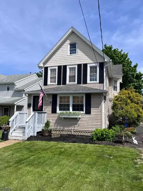 323 Church St, Belford, NJ 07718