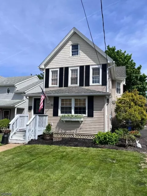 323 Church St, Belford, NJ 07718