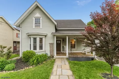 64 Brunswick Ave, Bloomsbury, NJ 08804