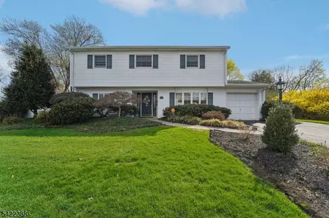 15 Ella Ln, Wayne, NJ 07470